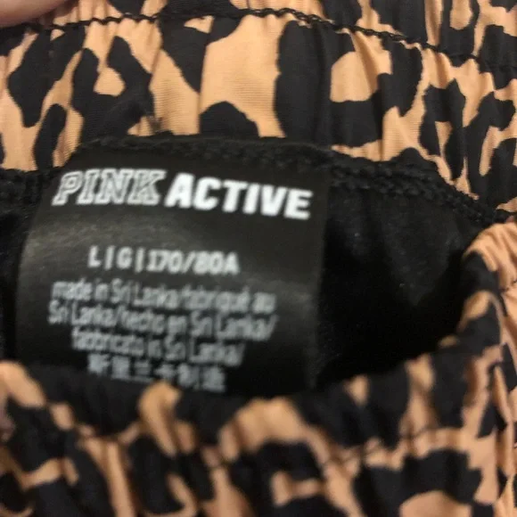 Pink active size large cheetah print - Picture 2 of 2